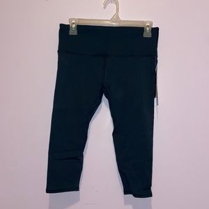 NWT lululemon Reveal Crop size 10